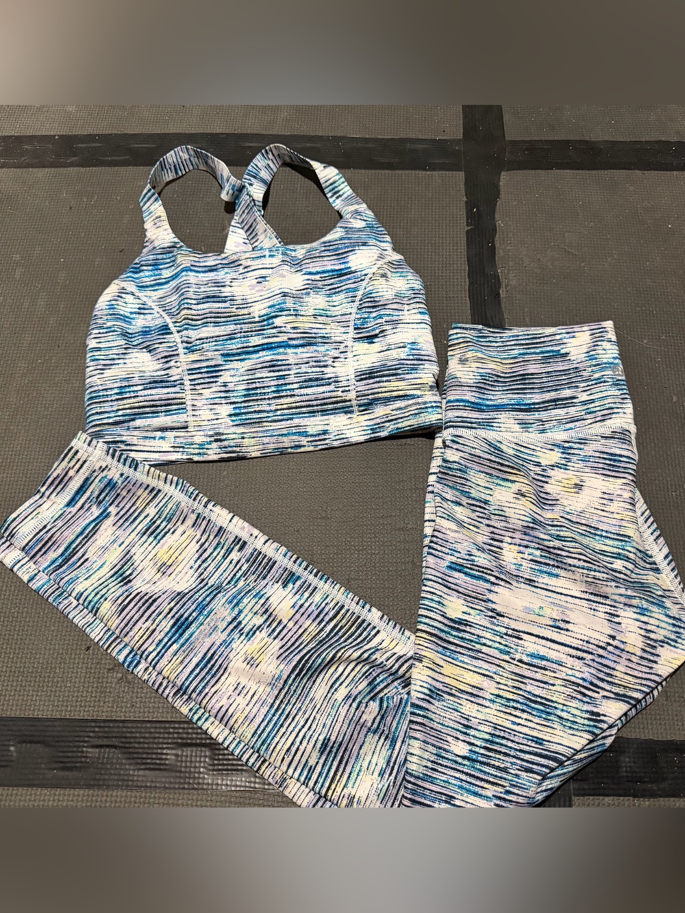 Lululemon Bundle Top and Leggings - Blurry Belle Multi